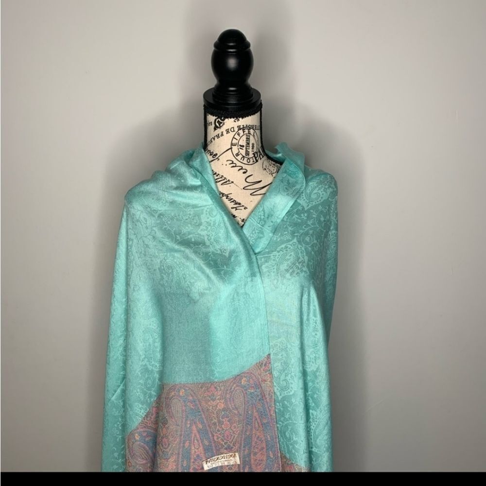 NWOT Beautiful Multi Colored Pashmina - Picture 5 of 5